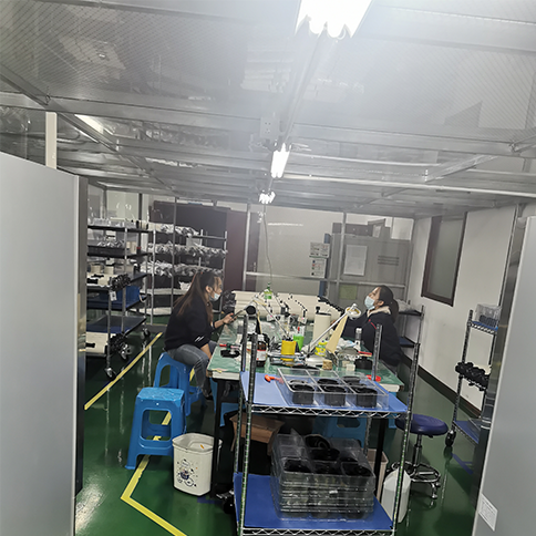 望远镜零件加工车间